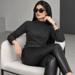 بلوز بافت یقه پنج سانت زغالی اسمارا در سه سایز - Image 3
